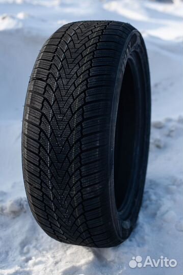 Zmax Winterhawke I 245/40 R18 97V