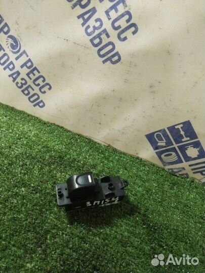 Кнопка стеклоподъемника задняя правая Great Wall