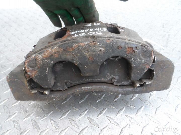 Суппорт передний правый Chevrolet Silverado GMT9