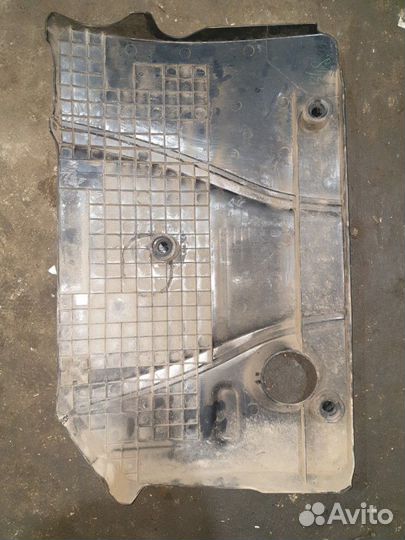 Накладка двигателя Мазда 3 Mazda BK