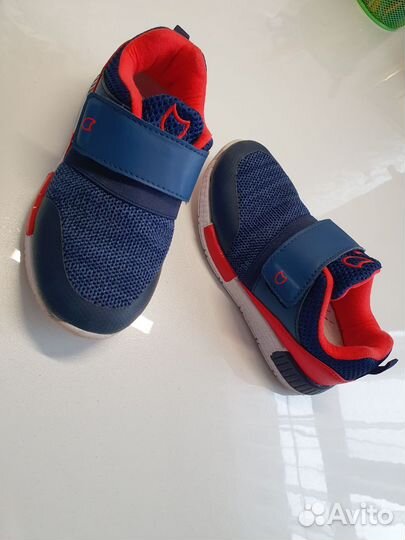 Кроссовки детские 28 размер