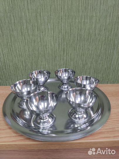 Набор рюмок на подносе металл СССР