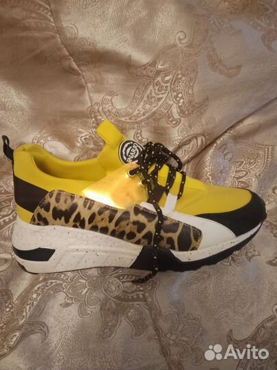 Кроссовки женские 37 размер новые
