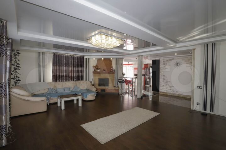 Дом 220 м² на участке 9 сот.