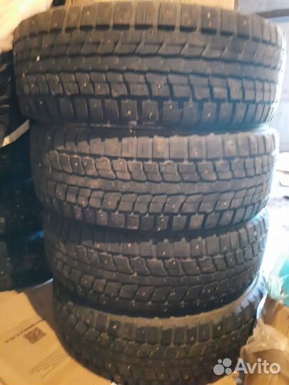 Dunlop SP Winter Ice 02 215/65 R17