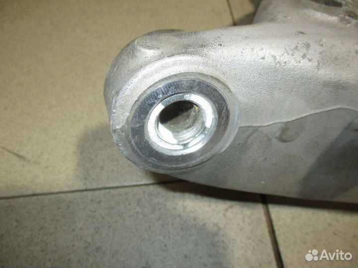 Кулак поворотный задний правый Lexus IS 200/220/2