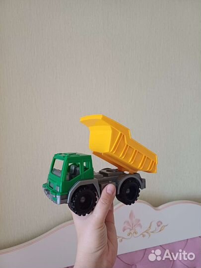 Грузовик экскаватор