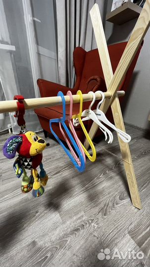 Деревянный мобиль на пол