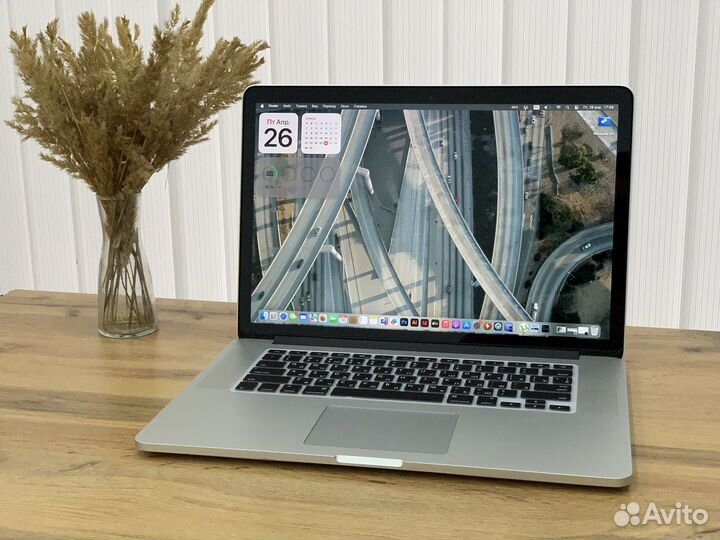 MacBook Pro 15 2017 i7 Sonoma + Photoshop