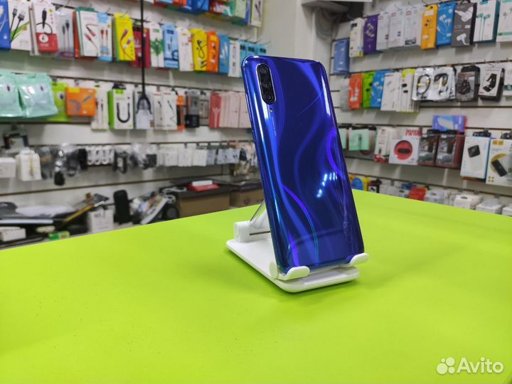 Телефон Xiaomi Mi 9 Lite