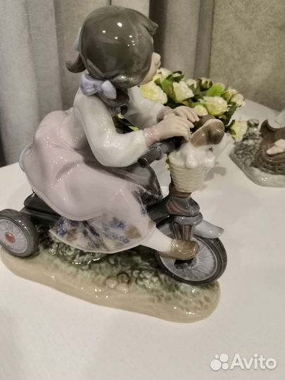 Lladro статуэтка Испания, девочка на велосипеде.
