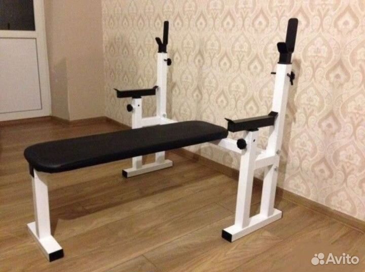 Скамья для жима со стойками и подстраховкой