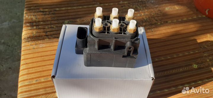 Блок клапанов пневмоподвески touareg, audi q7