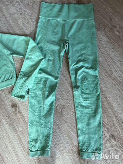 Костюм для фитнеса и бега