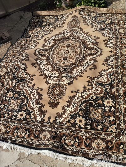 Кровать односпалка190/86,стол 90/55/1,4,ковёр 2/3м