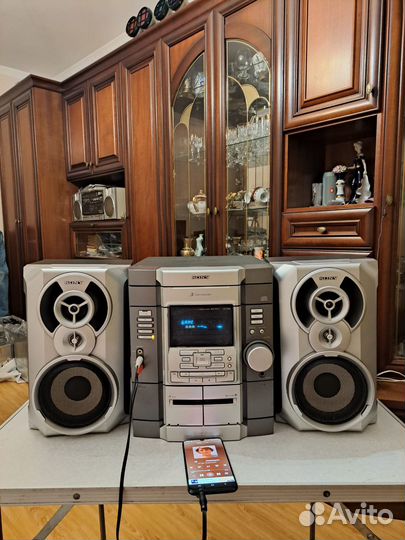 Музыкальный центр sony.звук космос