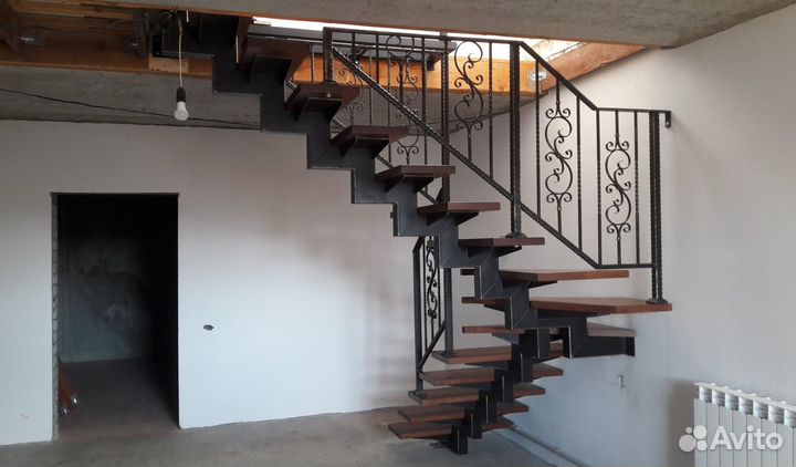 Металлический Каркас П-образной Лестницы в Дом