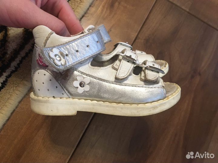 Продам сандалии для девочки 21р и 22р