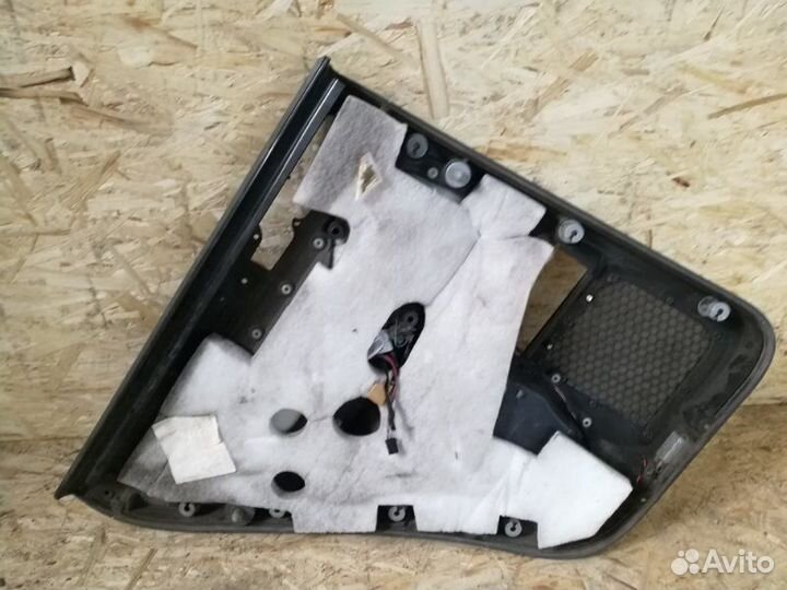 Обшивка двери задняя правая Volkswagen Touareg 3.2