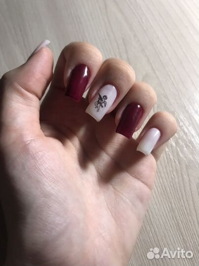 Модель на маникюр