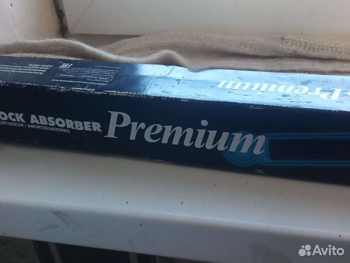 Стойка амортизатора задняя