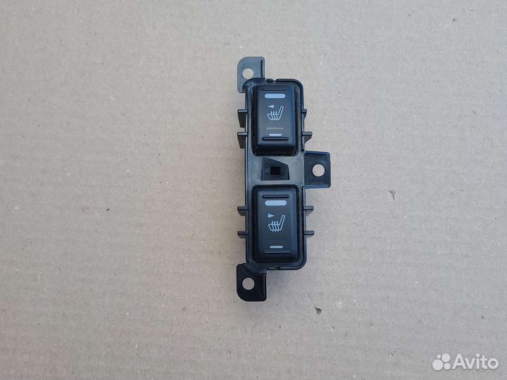 Кнопка подогрева сидений Nissan Tiida C11