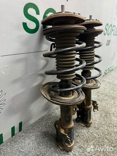 Стойка амортизатора передняя Toyota Auris 2008