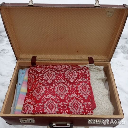 Чемоданы из времен СССР см. фото
