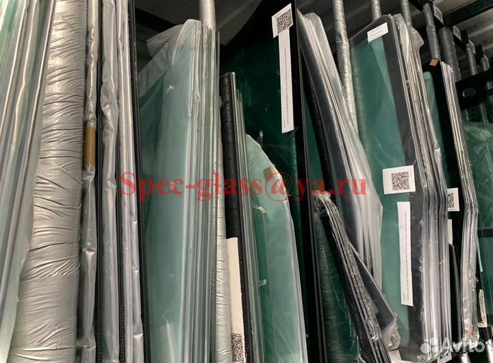 Стекло лобовое нижнее Case CX 240 B