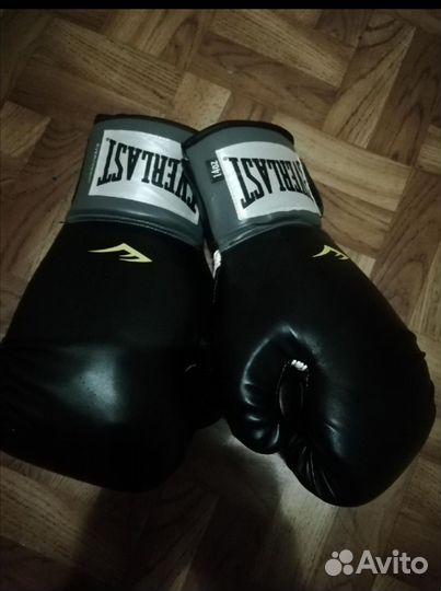 Боксерские перчатки 14 oz everlast