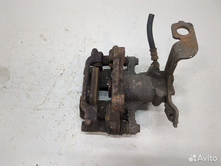 Суппорт Toyota Avensis 3, 2014