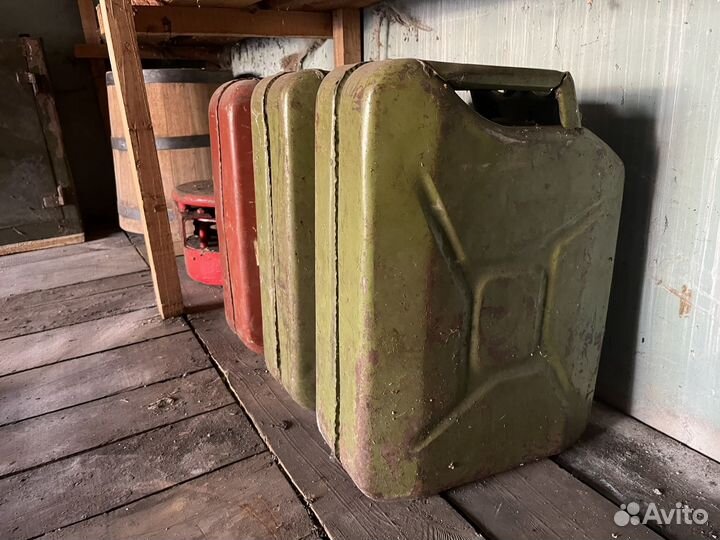 Канистры металлические 20 литров