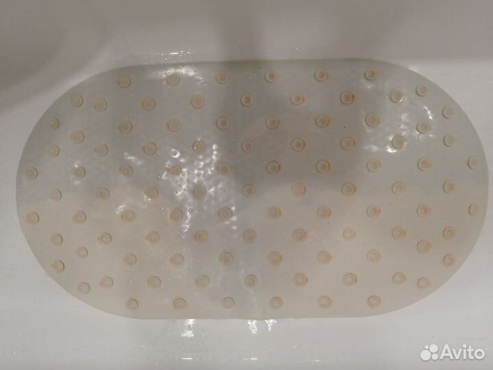 Антискользящий коврик в ванную