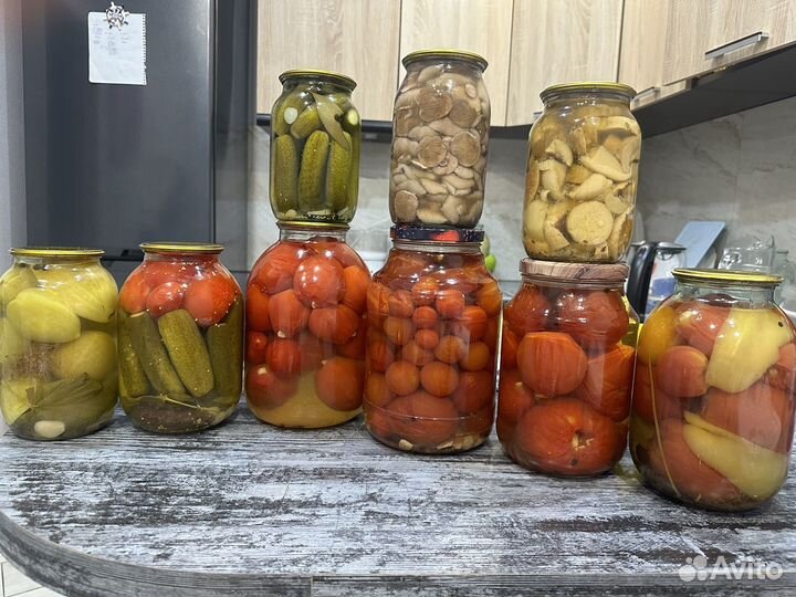 Огурцы, помидоры, рыжики, соленья, варенье