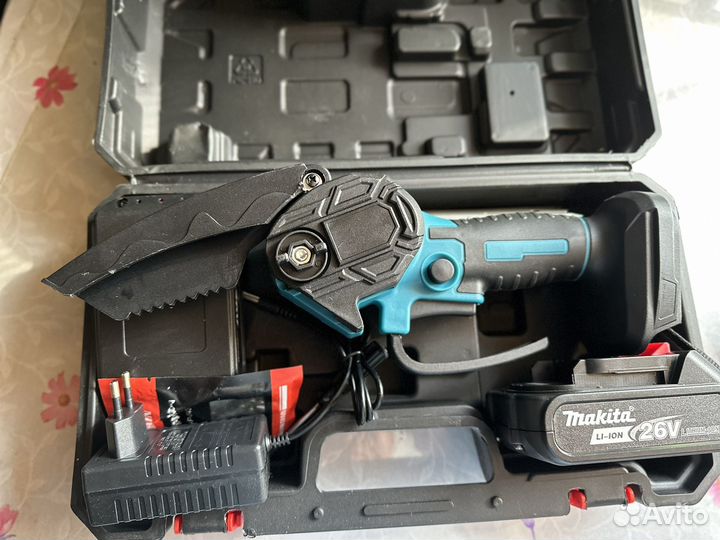 Аккумуляторная пила makita