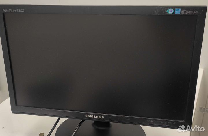 Монитор Samsung SyncMaster E1920N и E1920NR