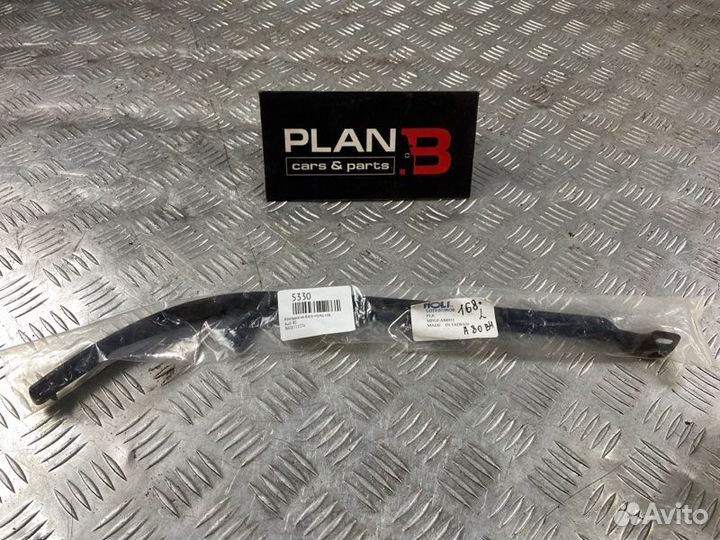 Накладка на фару передняя левая Audi 80