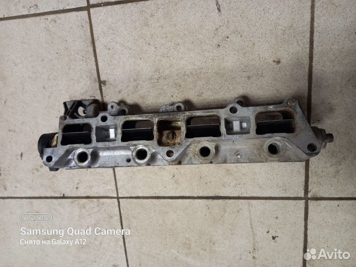 Топливная рампа Volkswagen Golf 5 2004