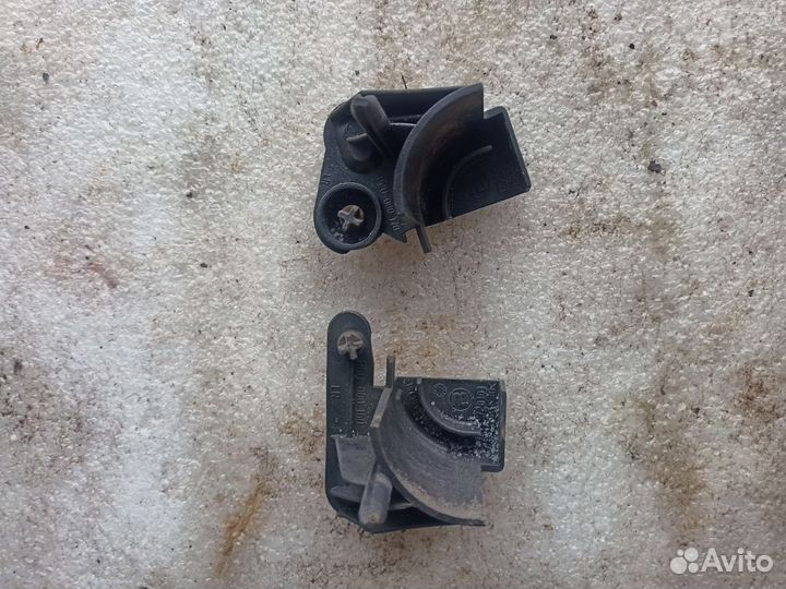 Кронштейн радиатора правый Land Rover Range Rover