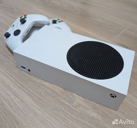 Xbox series s + 2 геймпада