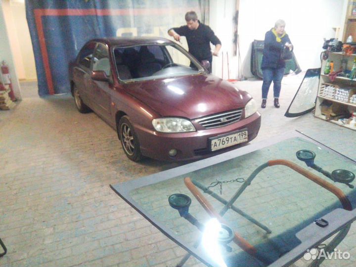 Лобовое стекло на Киа Спектра