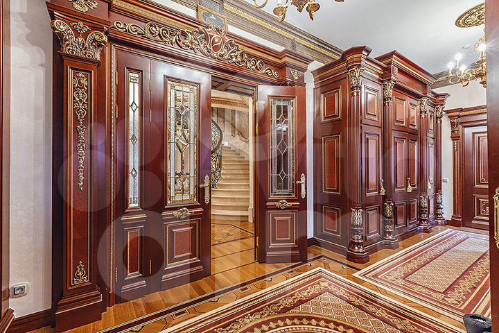 Коттедж 850 м² на участке 70 сот.