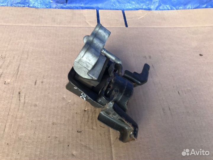 Подушка двигателя правая Toyota Corolla E170 2zrfe