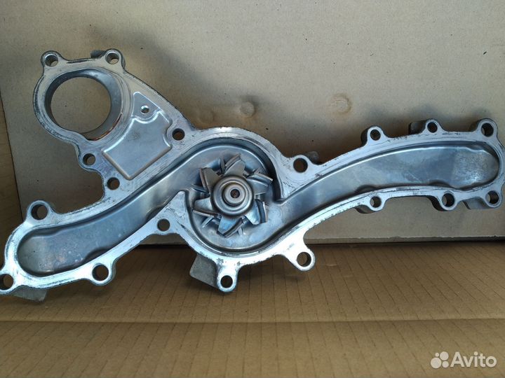 Помпа водяная Toyota Highlander