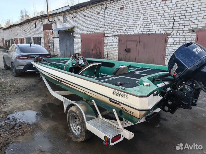 Американский катер для спортивной рыбалки