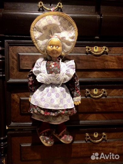 Старинная кукла