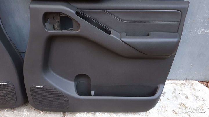 Обшивки дверей Nissan Pathfinder