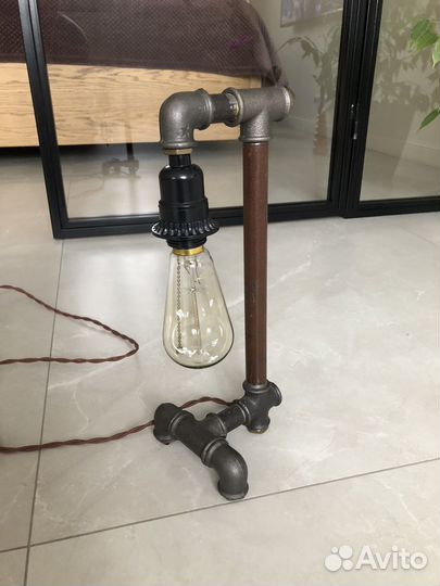 Светильник настольный