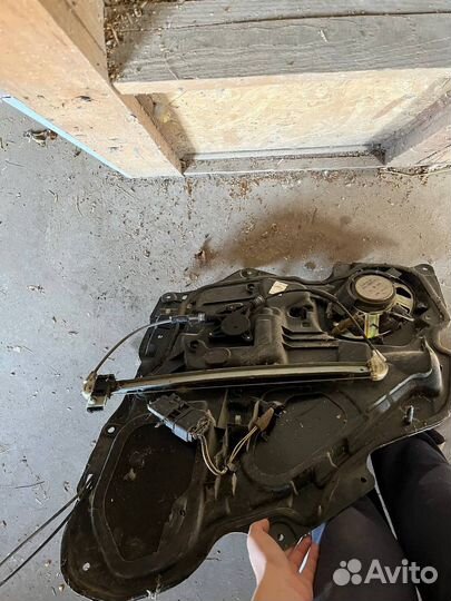 Внутренняя часть двери Mazda 3 2005г