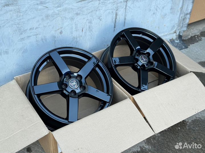 Диски R16 5x100 Vossen CV3 Черный глянец